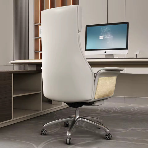 Modern Lightweight Luxury Office Chair – High-Design Adjustable Executive Boss Chair
